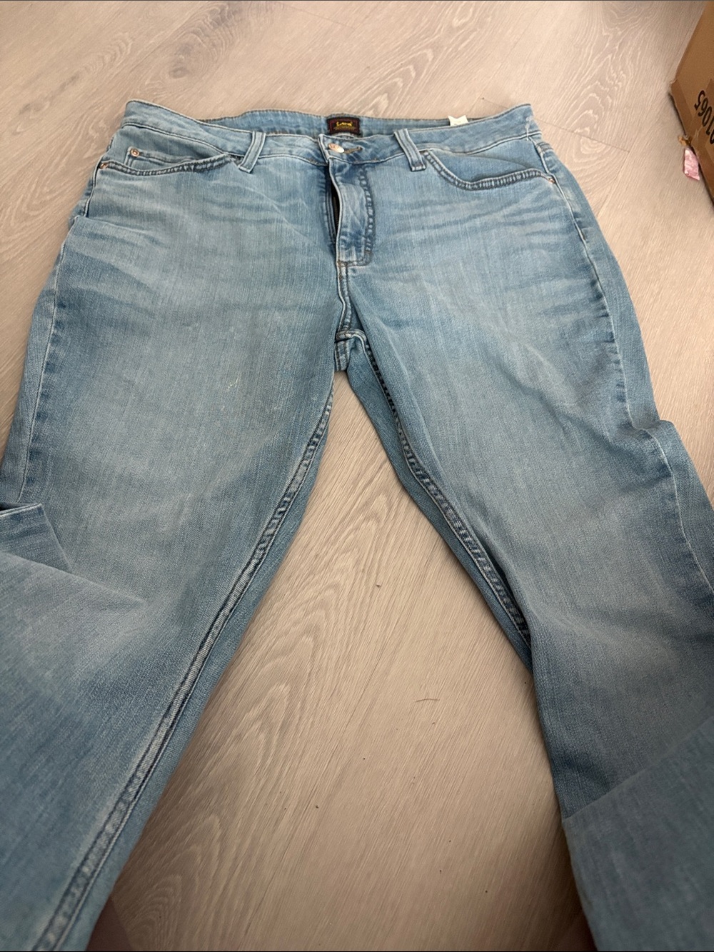 Lee women’s  Light Wash Relaxed Fit Jeans